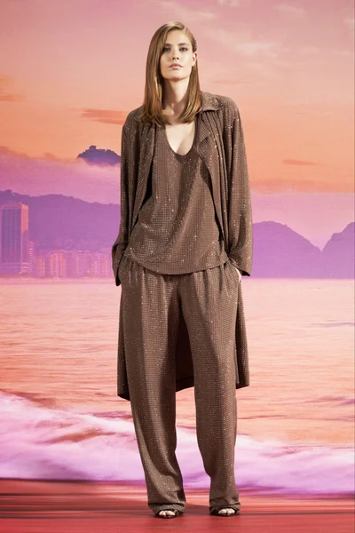 Look 11